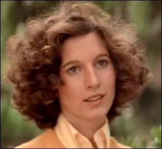 Comment s'appelle la deuxime amie de Laurie ?