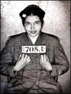 Elle a réalisé une action courageuse en 1955 qui a fait d'elle un symbole. Pourquoi a-t-elle été arrêtée par la police et jetée en prison ?