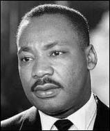 Comment s'appelait le célèbre pasteur baptiste afro-américain, militant non violent pour les droits civiques des Noirs aux États-Unis ?