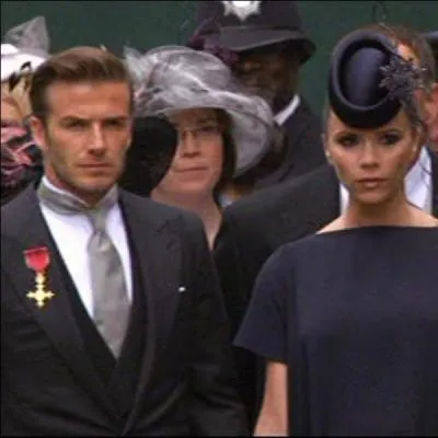 Quand ils se marient le 4 juillet 1999, Victoria et David Beckham ngocient les photos avec l'hebdomaire brittanique OK ! Pour ...