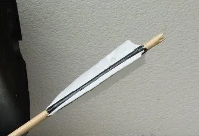 Comment appelle-t-on la partie du talon d'une flche munie d'une plume ?