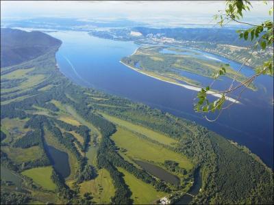 La Volga est de loin le plus long fleuve d'Europe. Mais combien ce fleuve russe mesure t-il environ ?