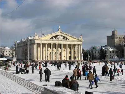 Combien d'habitants Minsk, la capitale de la Bilorussie, compte t-elle ?