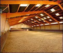 Quelles sont les deux lettres sur les extr�mit�s du man�ge ?