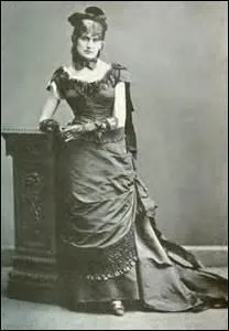 Je suis ne le 14 janvier  Bourges et dcde le 02 mars 1895  Paris. Je suis une artiste-peintre, membre fondateur et doyenne du mouvement  impressionnisme , marie  Eugne Manet. On me doit des uvres comme  Vue du petit port de Lorient  (1869) ou  La Lecture  (1869-1870). Qui suis-je ?
