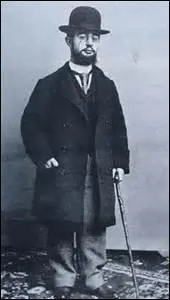 Je nais le 24 novembre 1864  Albi (Tarn) et dcde des suites de complications dues  mon alcoolisme et  la syphilis le 09 septembre 1901  Paris. Artiste-peintre du  post-impressionnisme , illustrateur de  l'Art nouveau  et remarquable lithographe, considr comme  l'me de Montmartre . On me doit des uvres comme  Bal au Moulin Rouge  (1890) ou  Salon rue des Moulins  (1894). Je me nomme :
