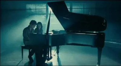 Twilight (1) : Comment s'appelle la chanson qu'Edward joue au piano ?