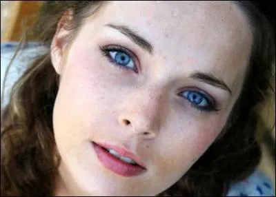 De qui Daphn est-elle enceinte ?