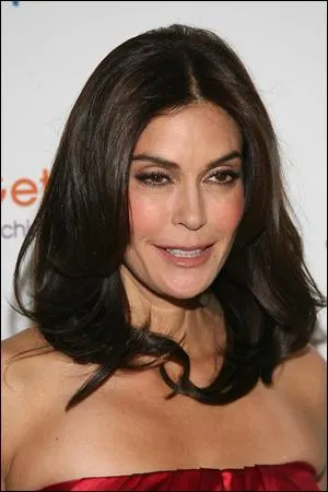 Avant de la voir dans "Desperate Housewife", vous aviez déjà pu l'apprécier dans les séries télévisées " Mac Gyver" et "Loïs et Clark", elle fut également une James Bond Girl, et bien entendu, elle a des origines françaises !