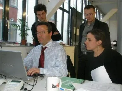 Le Revenu de solidarit active sera gnralis en 2009. A Marseille, Nicolas, 30 ans, qui a retrouv un emploi  mi-temps, en bnficie. Quel est son nouvel employeur ?