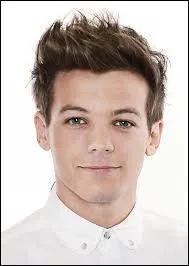 Louis a baiss le pantalon de ... dans une station service.