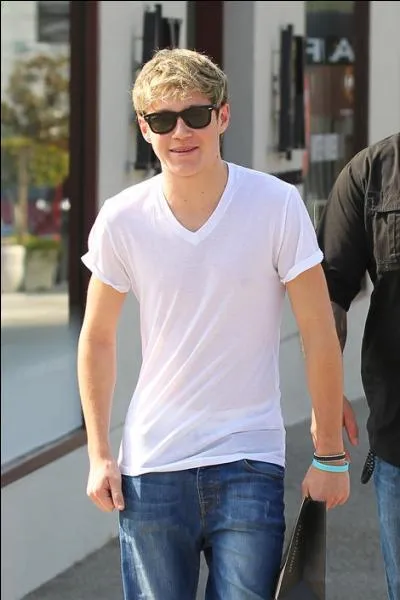 Pourquoi Niall se teint-il les cheveux en blond ?