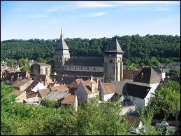 Nous commenons par une visite de la commune de Chambon-sur-Voueize (dpartement n23). La commune se situe en rgion ...