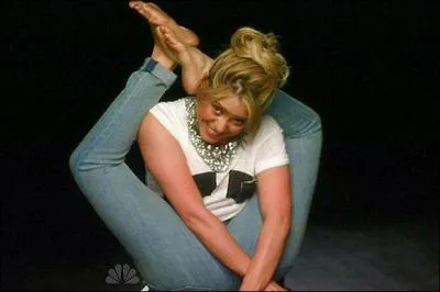 Allez une deuxième pour les jeunes (Profitez-en après c'est fini ! ) : Quelle chanteuse au déhanché légendaire a chanté ''Loca'' ? (''loca'' signifiant ''folle'' en espagnol, je le rappelle pour les non-hispanisants.)