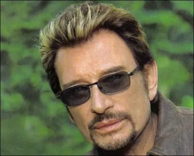 Avec qui Johnny Hallyday a-t-il chanté ''Requiem pour un fou'' au Stade de France ?