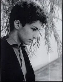 Qui est ce très jeune homme ?