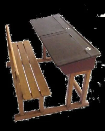 Sur les pupitres on trouvait des encriers en verre ... en porcelaine.