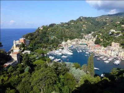 Quelle est cette station balnaire italienne parmi les plus slectes d'Europe, parfois appele  la discrte cousine italienne de Saint-Tropez  ?