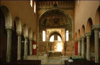 Cette basilique a une fresque au fond sur fond d'or. Mais o pouvons nous l'admirer ?