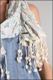 Dans quelle chanson trouvait-on un foulard en bannire ?