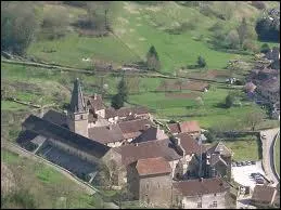 Nous allons  Baume-les-Messieurs (rgion Franche-Comt), une commune classe parmi les Plus- beaux Villages de France. Elle se situe dans le dpartement n...