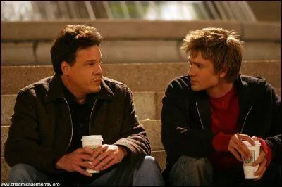 Pourquoi Keith et Lucas reviennent-ils dans la saison 2  Tree Hill ?