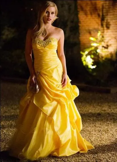 Rebekah porte cette robe lors du :