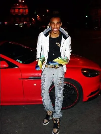 Pour continuer... De quelle nationalit est-il ?