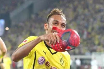  quel poste volue-t-il actuellement ?