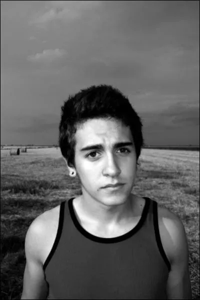 Il est le frre de quelle personnalit connue ?