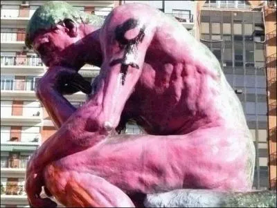 Ceci est une copie du Penseur de Rodin, une statue situe dans la capitale de l'Argentine,  Buenos Aires. Pourquoi est-elle rose ?