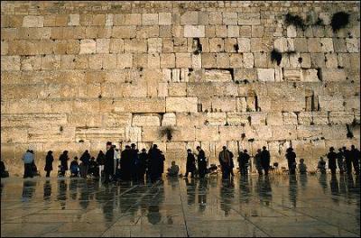 Le Mur des lamentations est l'un des principaux lieux de pèlerinage pour les juifs. Quelle est son origine ?