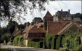 Pour commencer, je vous emmne dans un des Plus Beaux Villages de France. En effet, nous sommes  Apremont-sur-Allier (rgion Centre), qui se situe dans le dpartement ...