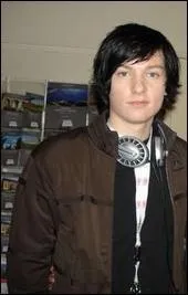 Comment s'appelle le bassiste de Pan!k ?