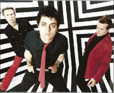 Comment s'appelle le bassiste de Green Day ?