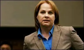 Qui est-elle (deux rponses) ?