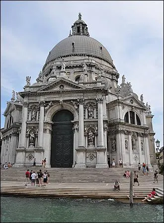 Quelle basilique est la construction de Venise qui repose sur le plus de pilotis ?