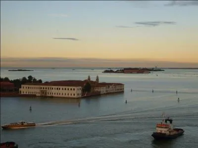 Quelle mer jouxte la lagune de Venise ?