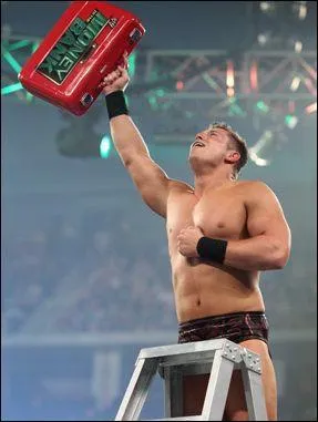 a y est , un PPV spcial Money In The Bank a enfin tait cr ! Il y a un MITB spcial WWE championship et un autre spcial WHC ! Les participants de celui de Raw ont taient : Randy Orton , Chris Jericho , Edge , Evan Bourne , The Miz , Mark Henry , Ted Dibiase Jr & John Morrison . C'est le premier et le seul  avoir gagn le MITB en tant dj champion (United States championship) !