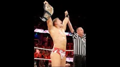 Il encaisse sa mallette  Raw le 22 novembre 2010 , profitant d'une attaque de la Nexus sur  le champion  . Mais qui tait le champion de la WWE  l'poque ?