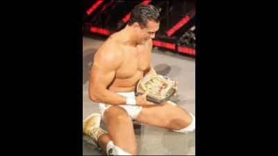 Il encaisse sa mallette en profitant du fait que  le champion  sort d'un match intense face  John Cena et qu'il s'est fait attaqu par Kevin Nash , au Summerslam 2011 . Contre qui a-t-il encaiss sa mallette ?