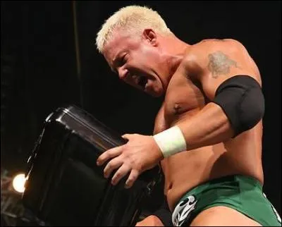 Le troisime Money In The Bank a eu lieu  Wrestlemania 23 et les participants taient : Jeff Hardy , Finlay , King Booker , Mr. Kennedy , Edge , Randy Orton & Matt Hardy . Qui en fut le vainqueur ?