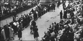 Comment appelle-t-on la plus grande arrestation de Juifs en France, pendant laquelle prs de 13 000 Juifs sont dports le 16 juillet 1942 ? Cet vnement marque un tournant dans l'histoire de la Shoah.