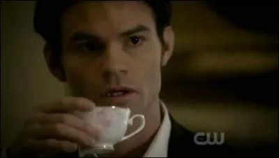 Combien de vampires Elijah a-t-il tus pour sauver Sophie Daveraux ?