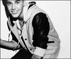 Sur quel site s'est-il fait connatre ?