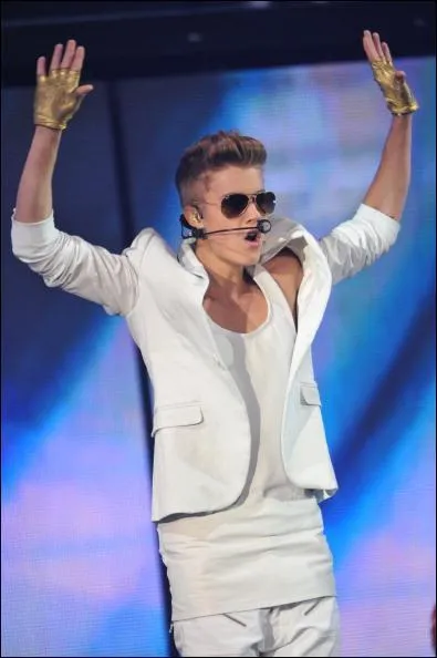 Avec qui a-t-il fait sa premire tourne ?