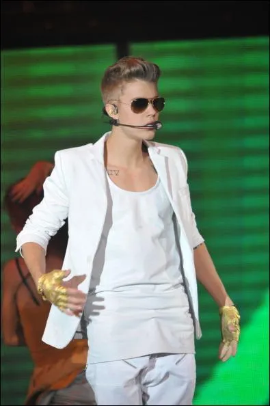 Comment s'appelle la premire petite amie de Justin ?