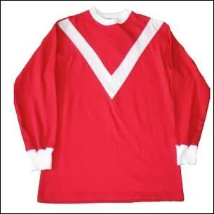 Maillot de 1963 mais ce n'est pas bordeaux !