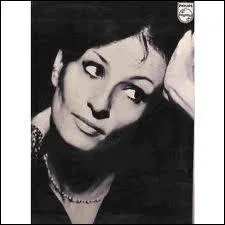  Semblant crever le ciel et venant de nulle part, surgit ...  