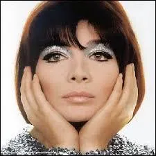  Un petit ... , un petit ... , s'aimaient d'amour tendre mais comment si prendre quand on est en haut.  